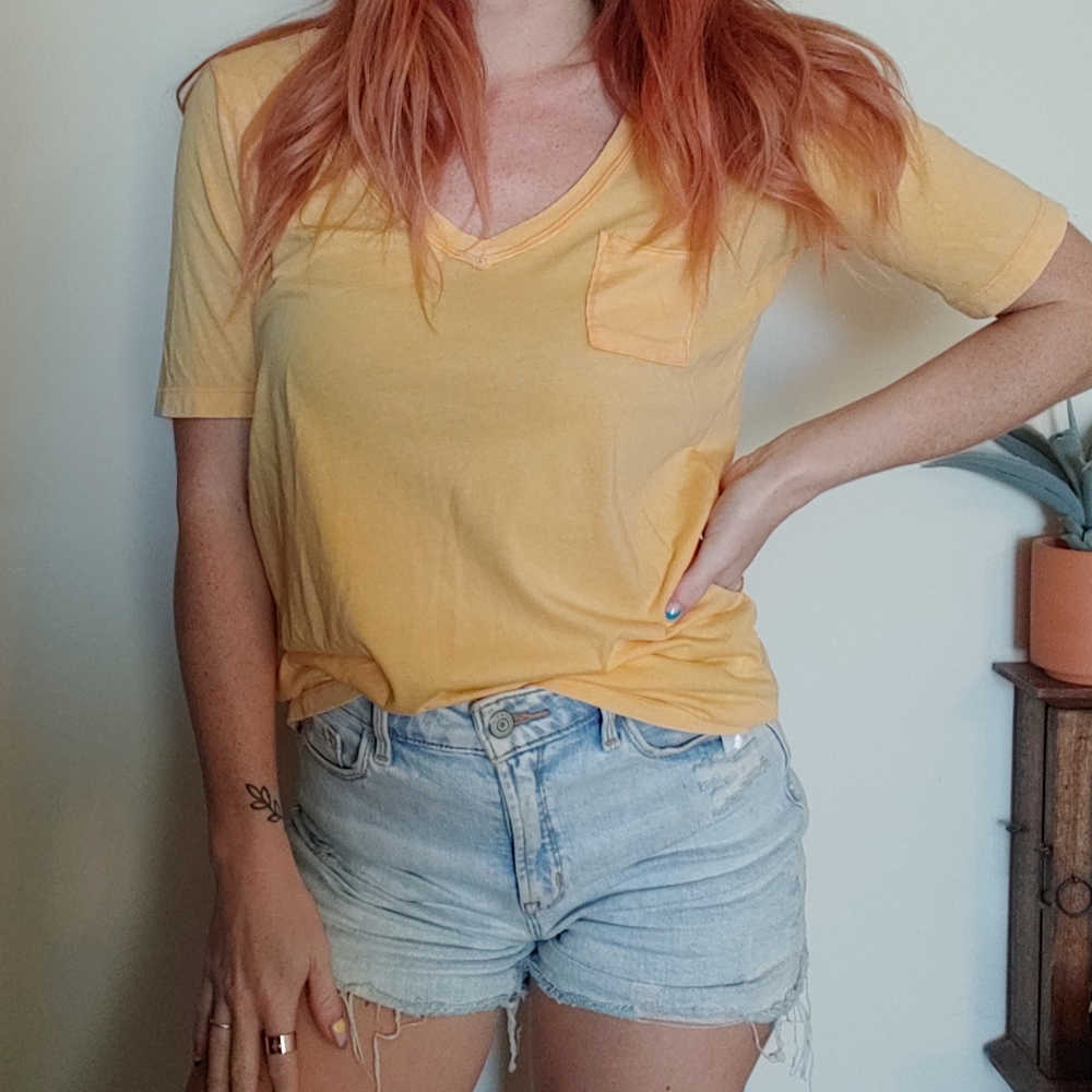 Gap yellow t shirt